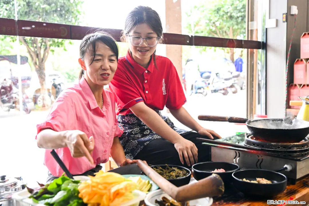 全网追的“扁担女孩”，找了一份暑假工，时薪12元 - 上饶生活资讯 - 上饶28生活网 sr.28life.net